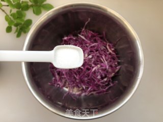 山茶油拌紫甘蓝的做法步骤：5