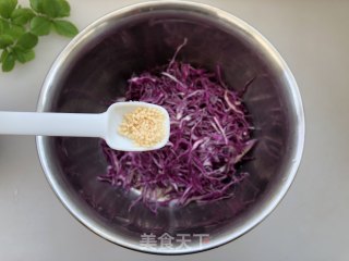 山茶油拌紫甘蓝的做法步骤：6
