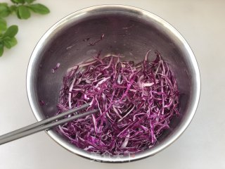 山茶油拌紫甘蓝的做法步骤：9
