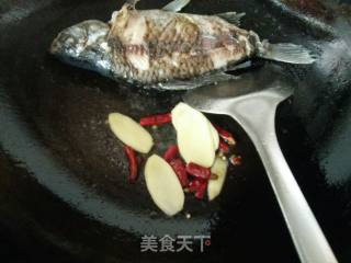 鲫鱼炖豆腐的做法步骤：5