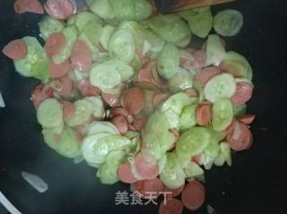 黄瓜炒香肠的做法步骤：8