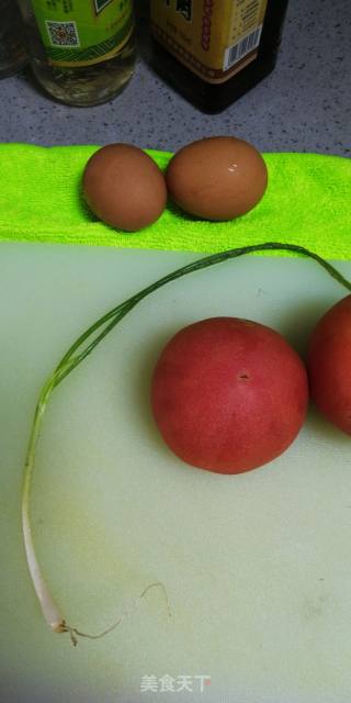 西红柿鸡蛋葱油饼的做法步骤：1