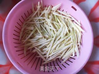 肉丝炒茭白的做法步骤：2