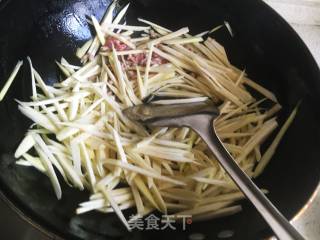 肉丝炒茭白的做法步骤：5