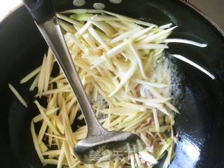 肉丝炒茭白的做法步骤：6