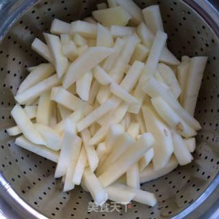 孜然土豆条的做法步骤：2