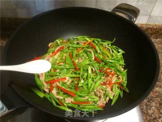双色空心菜茎炒肉丝的做法步骤：9