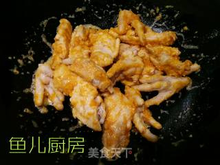 金沙鸡翅凤爪──“鱼儿厨房”私房菜的做法步骤：26