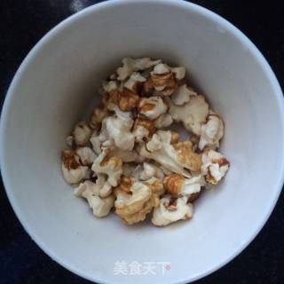 鲜核桃拌木耳的做法步骤：4