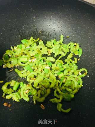 家常菜～长椒短瓜三笨蛋的做法步骤：5