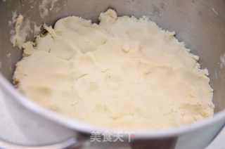 肉松麻薯蛋黄酥的做法步骤：11