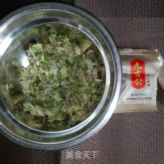 红糖糍粑，槐花糯米糕的做法步骤：1