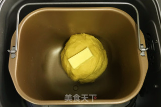 南瓜焦糖核桃软欧的做法步骤：2