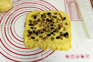 南瓜焦糖核桃软欧的做法步骤：11