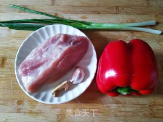 甜椒肉丝的做法步骤：1