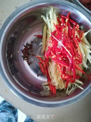 姜丝牛肉的做法步骤：2