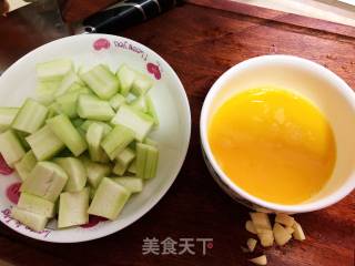 丝瓜炒蛋的做法步骤：2