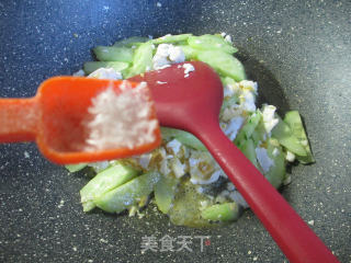 咸鸭蛋炒青瓜的做法步骤：6