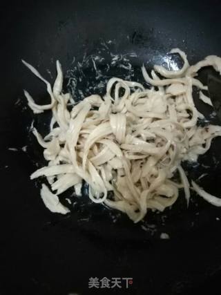 下饭菜_面筋炒青椒的做法步骤：4