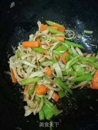 下饭菜_面筋炒青椒的做法步骤：6
