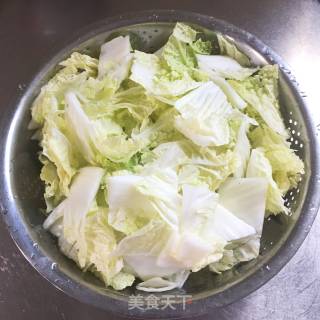 白菜炒肉丝的做法步骤：1