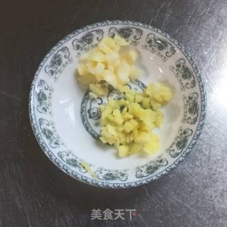 白菜炒肉丝的做法步骤：3