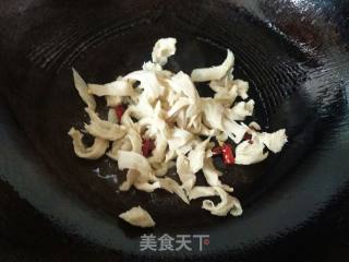 香菜炒面筋的做法步骤：5