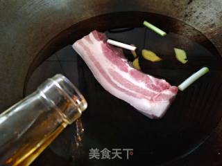 双椒回锅肉的做法步骤：2