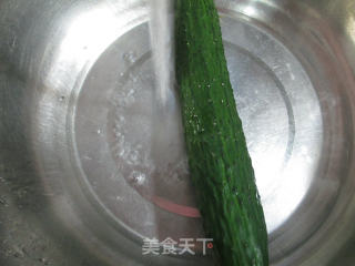 咸鸭蛋青瓜煮米粉的做法步骤：2