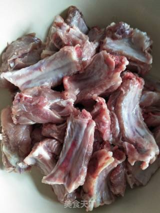 糖醋排骨的做法步骤：1