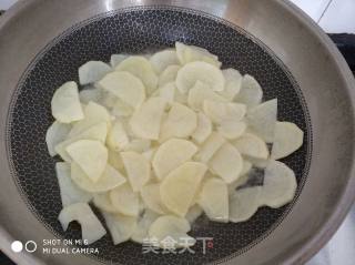 干锅肥肠的做法步骤：4