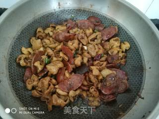 干锅肥肠的做法步骤：7