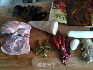 鱼香肉丝的做法步骤：1