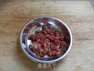 香菇酱鸡蛋肉丝炒面的做法步骤：1