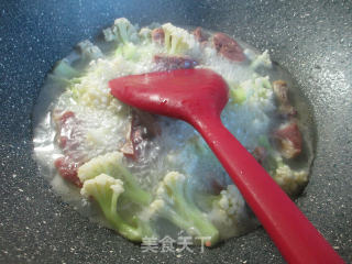 腊鸭腿煮花菜的做法步骤：4