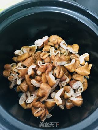 下饭菜～白菜炖大肠（清新无油版）的做法步骤：2
