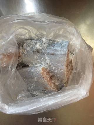 下饭菜——红烧带鱼的做法步骤：1