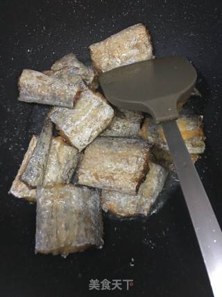 下饭菜——红烧带鱼的做法步骤：3