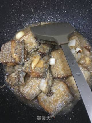 下饭菜——红烧带鱼的做法步骤：5