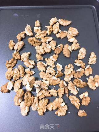 烤核桃仁的做法步骤：2