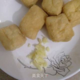 荷兰豆炒油豆腐的做法步骤：2