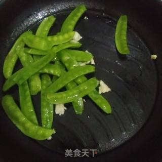 荷兰豆炒油豆腐的做法步骤：4