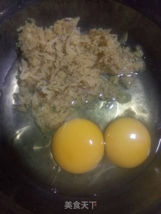 小虾皮煎蛋的做法步骤：1