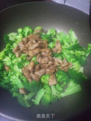 西蓝花炒肉片的做法步骤：3
