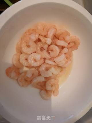 美人椒炒虾仁的做法步骤：1