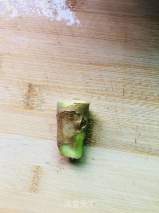 芝麻鱼头汤的做法步骤：2