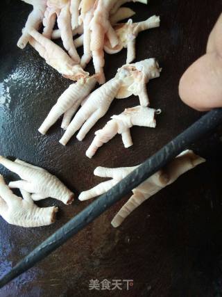 香辣鸡爪的做法步骤：2