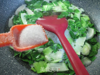 鸭蛋青菜鞭笋汤的做法步骤：7