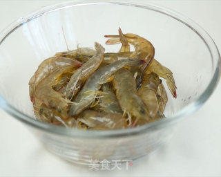 白灼虾的做法步骤：2