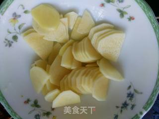 土豆片炒面筋的做法步骤：2